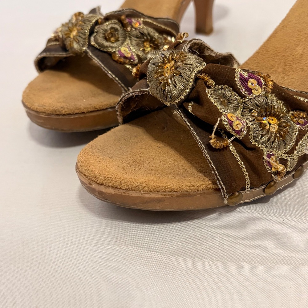 Vintage Candies Brown Embroidered Kitten Heels with beaded detailing on the toe - Picture 2 of 10